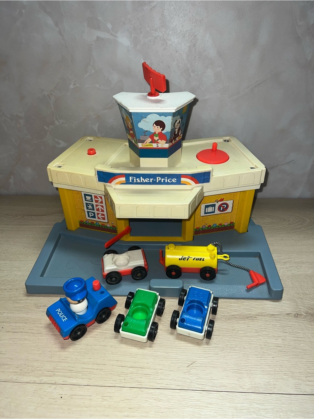 Vintage 1980s Fisher-Price Little People Play Family Jetport Airport #933